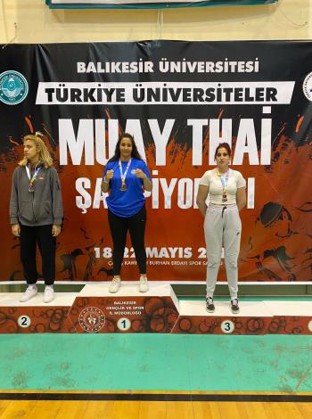 Üniversitelerarası Muaythai Türkiye Şampiyonası’nda Öğrencimiz Gözdenur Balkan Türkiye Üçüncüsü Olmuştur