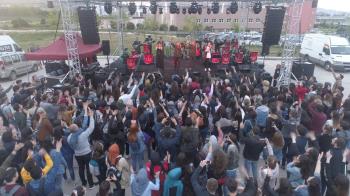 Üniversitemiz Öğrencilerine Yönelik Olarak Merkez Yerleşkemizde “B17 Gençlik Festivali” Düzenlendi