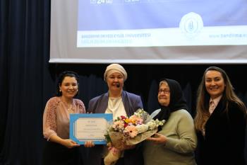 Üniversitemizde Anne Dostu Felsefesi Konulu Konferans Düzenlendi 